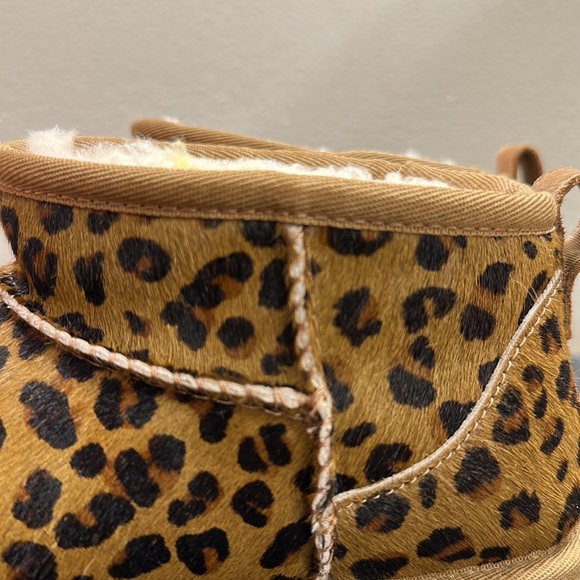 Uggs mini leopard print boots - Picture 4 of 8